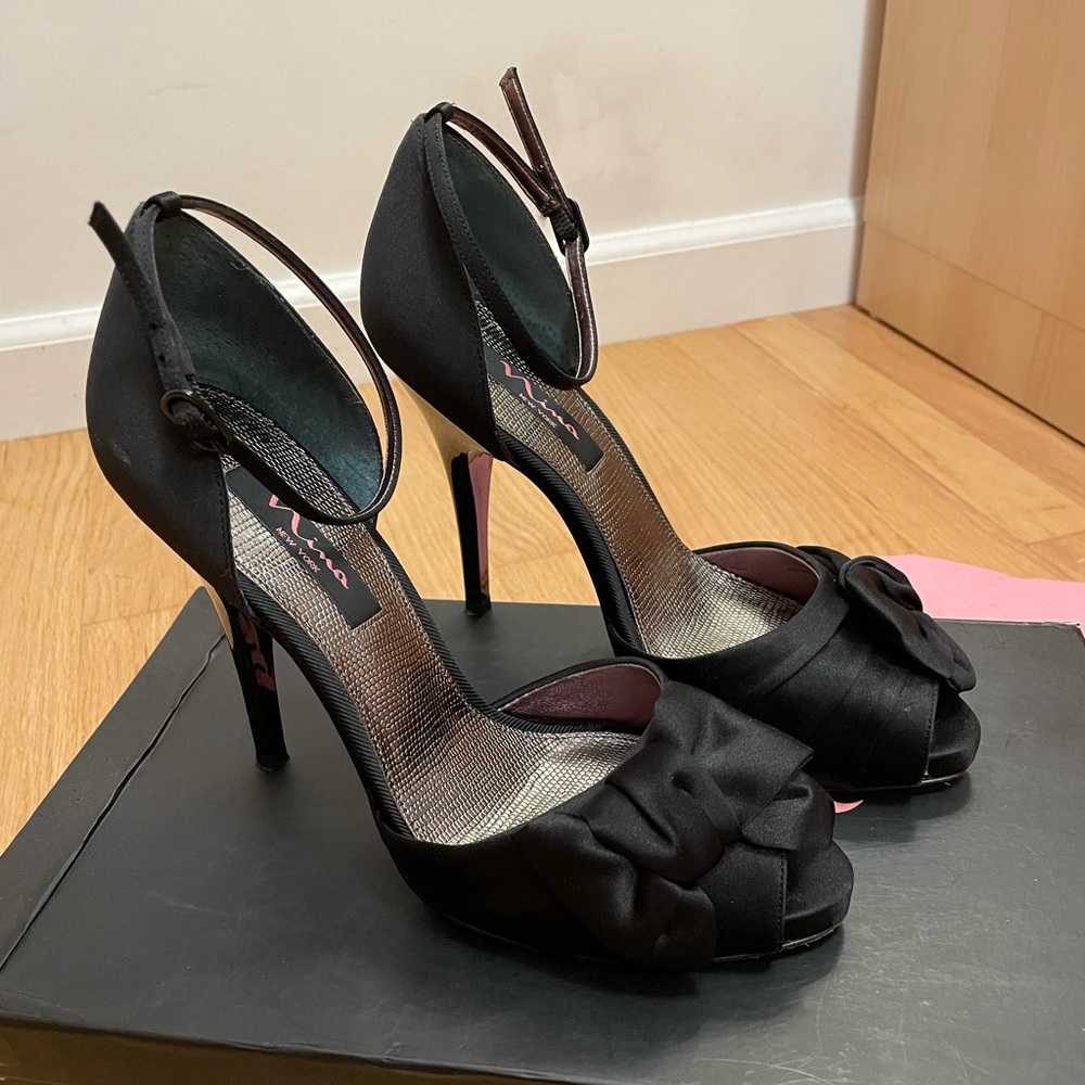 Nina Electra Pump in Black Satin SZ 9